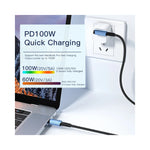 Vue latérale du câble USB C vers USB C montrant les connecteurs et la qualité des matériaux