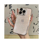 Vue latérale de l'étui transparent pour iPhone montrant les bords souple et protecteurs