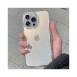 Vue arrière du étui transparent pour iPhone montrant la finition lisse et les bords arrondis