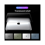 Vue latérale du MacBook Pro 14 dans la housse TPU souple GEAR4PC