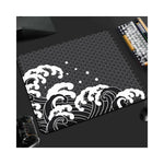 Mat pad anti-dérapant gaming Riccu XS vue de face en noir et gris