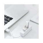 Vue arrière du hub USB montrant les quatre ports et l'entrée pour la prise électrique