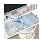 Souris gaming XXL marbre mat vue de face avec clavier parchemin XL