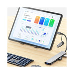 Vue arrière de la station d'accueil USB et Type-C montrant les ports multifonctions